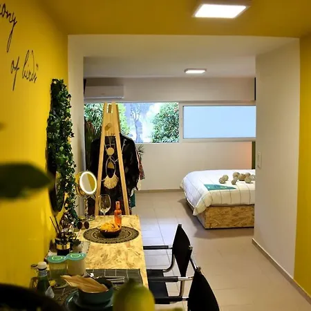 شقة Urbanjungle-studio σε ξέφωτο μες στην πόλη