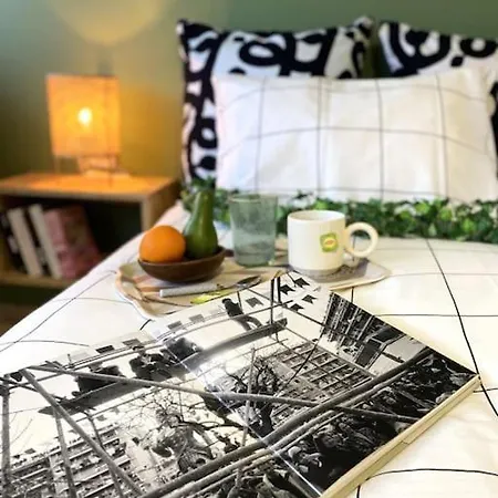 شقة Urbanjungle-studio σε ξέφωτο μες στην πόλη *